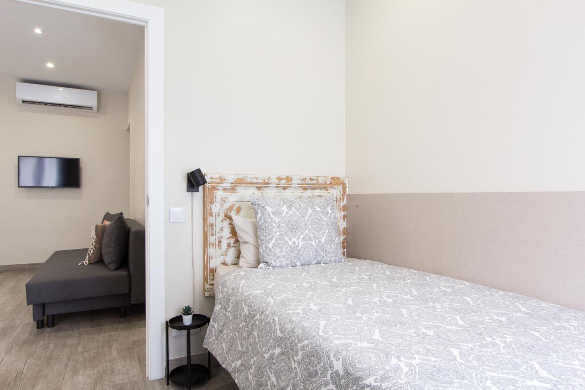 Novus Homes Barcelona Santa Eulalia لوسبيتاليت دي يوبريغات المظهر الخارجي الصورة