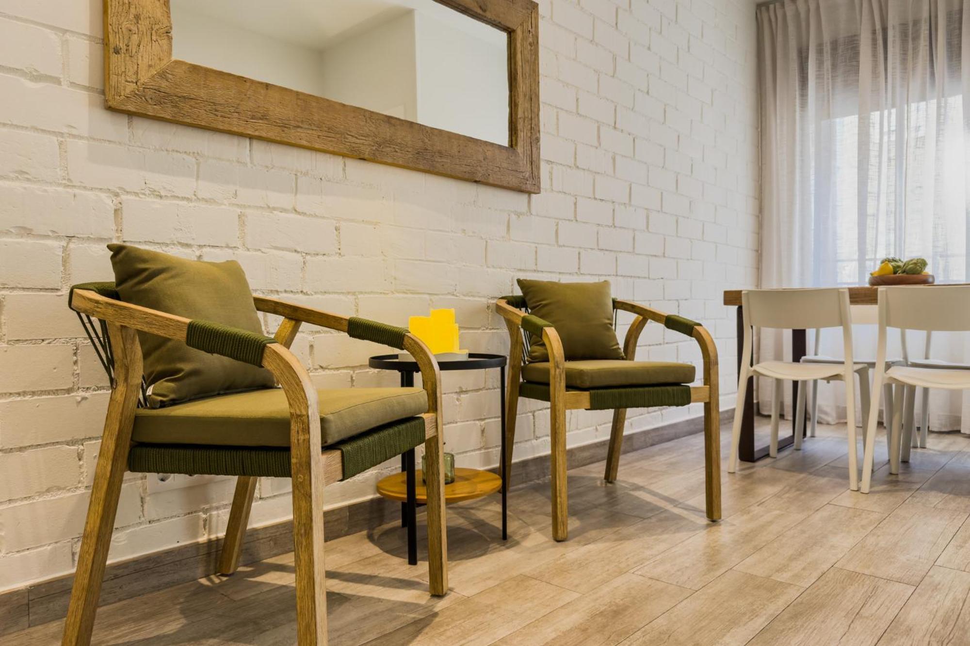 Novus Homes Barcelona Santa Eulalia لوسبيتاليت دي يوبريغات المظهر الخارجي الصورة