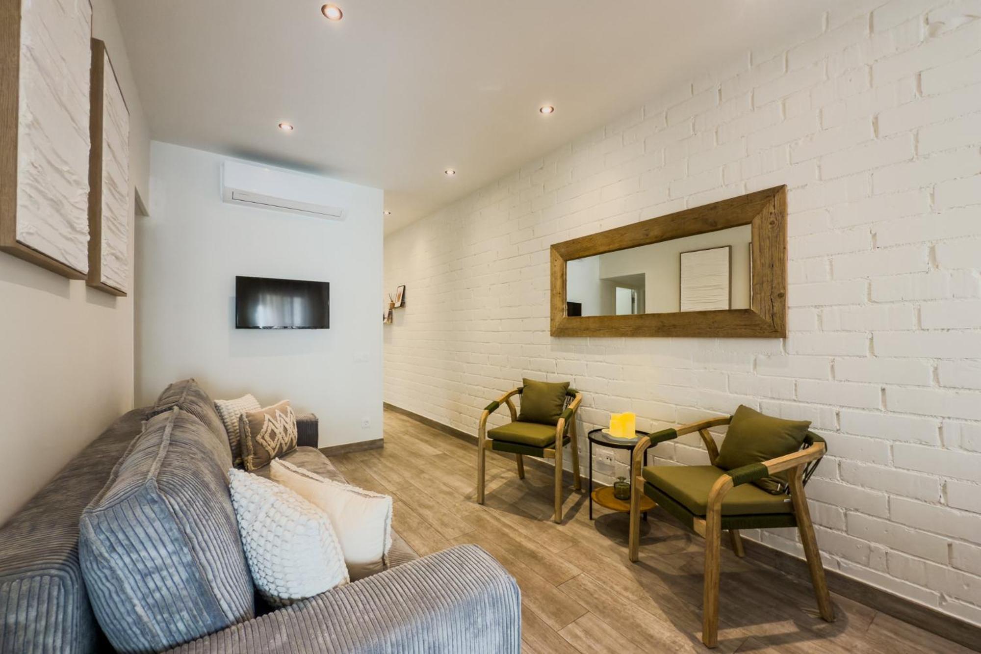 Novus Homes Barcelona Santa Eulalia لوسبيتاليت دي يوبريغات المظهر الخارجي الصورة